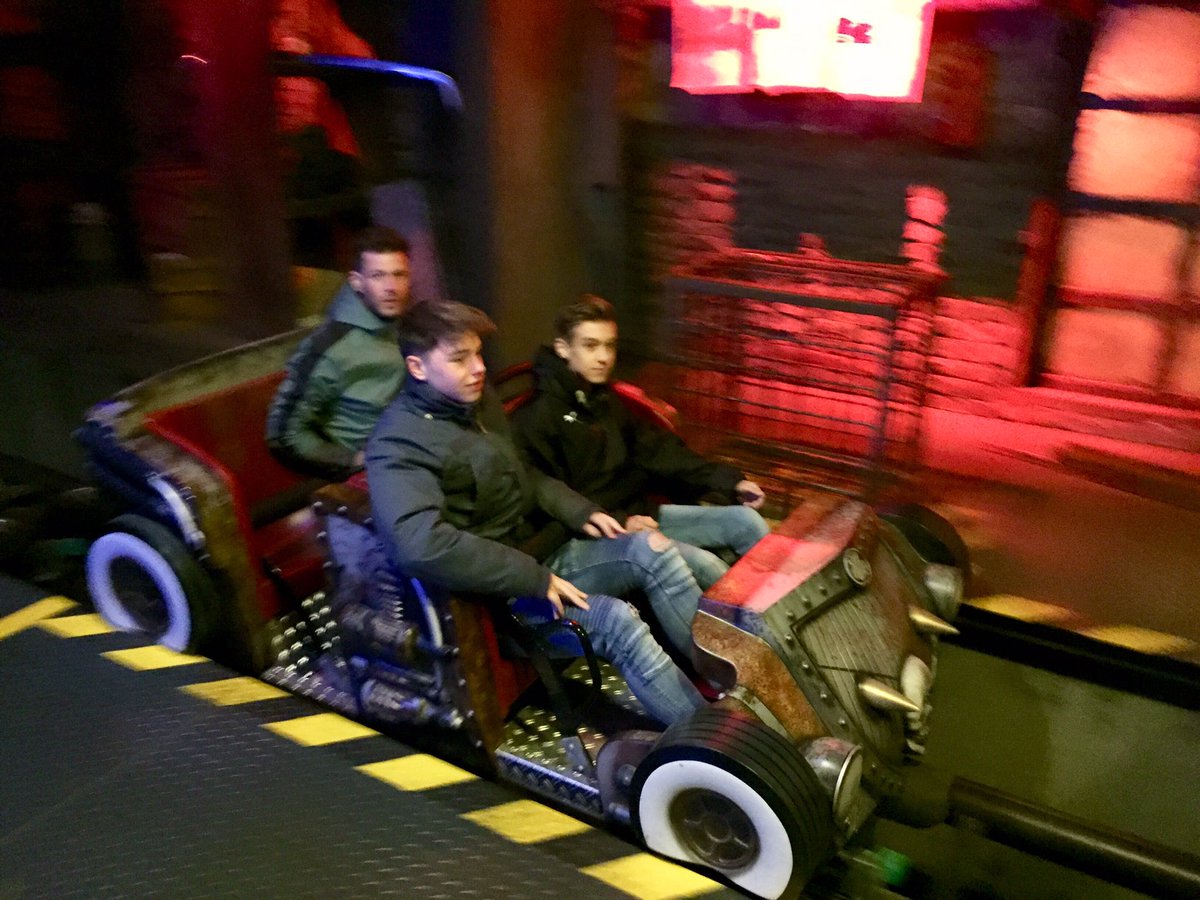 CoastersWide's tweet photo. Three new coasters, which two are very good added since my last visit but still that not enough for me to like the place. Something is missing. I can’t put my finger on it. #MoviePark #Germany #RollerCoaster #ThemePark #WWCOnTour https://t.co/vGe89wdzbJ