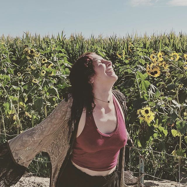 allisonleigh_sm's tweet photo. Sunflower fields forever.
#pumpkinpatch #banduccifamilyfarms #sunflowers #bohoclothing #ticklethyfantasy #agriculture #agritourism #farmwitch #witchesofinstagram #autumn #autumnwitch https://t.co/i34AjCzEhe https://t.co/RhFZWqJMi1