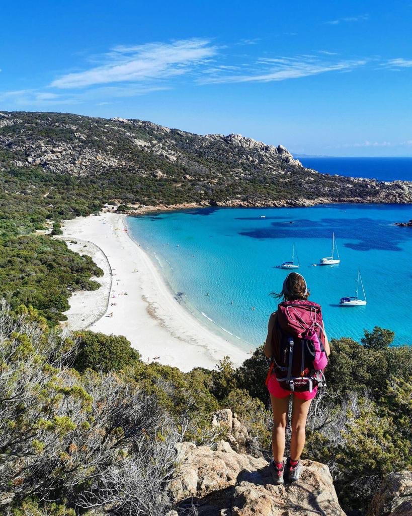 Aujourd’hui, on continue de retracer cette belle randonnée en #Corse en prenant un peu de hauteur ! 😍 
Chaque jour une photo, #randonnée à poursuivre demain avec une autre vue surprenante 🤗
Bonne journée 💙
#nature #voyage #paysage #montagne 
📸 26/09/19, Plage de Roccapina