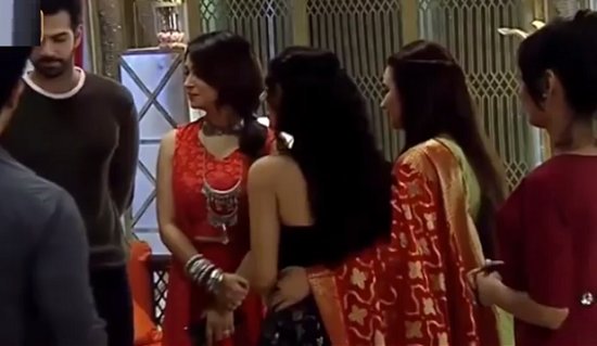 Tanya's pregnancy news to lock Rohan Pari's extra marital affair in Kahaan Hum Kahaan Tum
read: bit.ly/32Nw0MQ
#khkt #KahaanHumKahaanTum #ronakshi