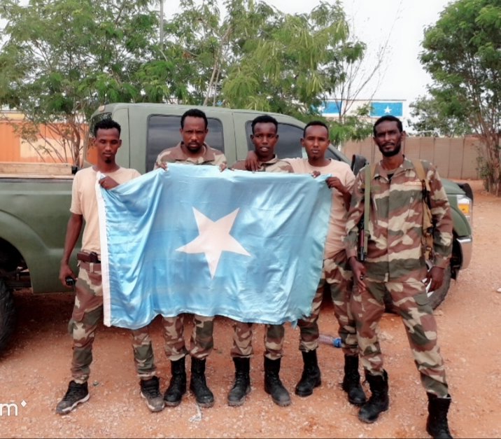 Kuwani waa qaar ka mid ah ciidamada kumaandooska <a href="/21Danab/">21st Danab Kommaandooska</a> oo ku hamiweeyn sida sharafta iyo qiimihi uu lahaa calanka Somalia  usoo celin lahaayeen.@KowDanab <a href="/DanabJubaland/">43rd Danab Jubaland SNSF</a> <a href="/pride_somalia/">Somalia Pride</a> #danab #sna #somalia