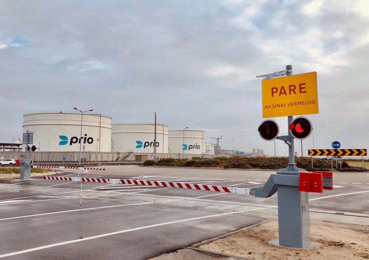 ELECTRANS collaborates with APA (Administração do Porto de Aveiro, S.A.) for the installation of a level crossing in Aveiro port, Portugal.#Railsecurity #Securitysystems #Protectionsolutions #Levelcrossing #Train #Railsignalling