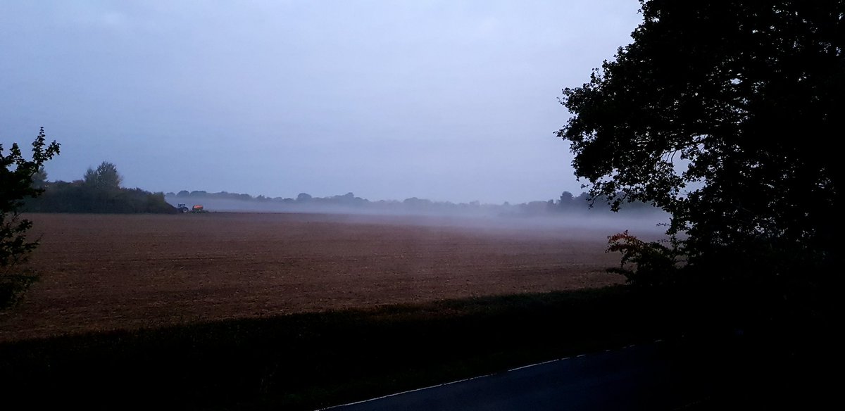 IanMiddletonX's tweet photo. Morning views in Oxfordshire. These are the spaces we have to fight to protect from the #ConcretingConservatives https://t.co/pCPdlhFRw8