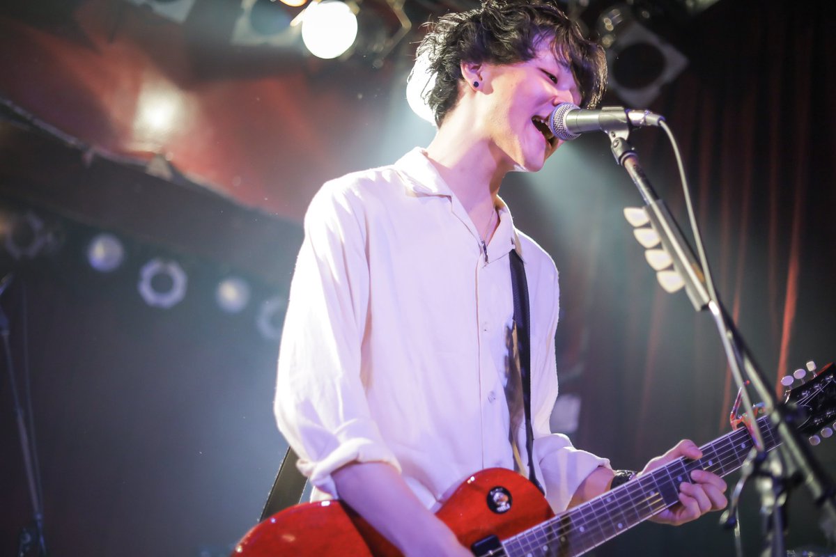 MrNutsOFFICIAL's tweet photo. 【✨📸LIVE PHOTO📸✨】

2019/10/21 @渋谷チェルシーホテル
VELVET SIGHS presents
🦇"Shout 'N" Sigh"🦇

▶︎Mr.Nuts
▷photo by 智（@tom27x）

セットリスト
1.帰り道
2.オーバーラップ🆕
3.羽が生えて
4.人間
5.僕らの https://t.co/AV64LwA19D