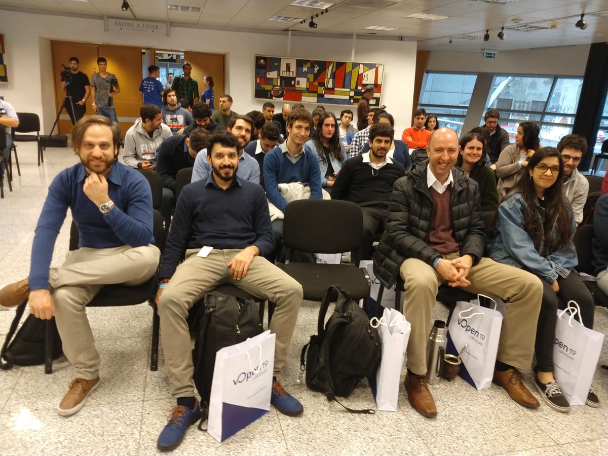 UrudataSoftware's tweet image. Ayer parte de nuestro equipo asistió al @vopentechuy  y @spassarop brindo una charla en la  sobre #ML #urudatasoftware #capacitacionconstante #machine_learning  #uruguay