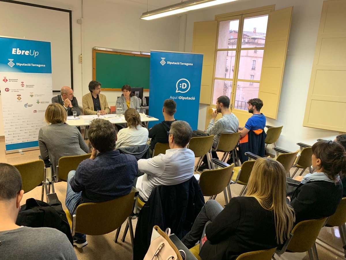 Dipta_cat's tweet photo. ➡️El programa d'acceleració empresarial #EbreUp ja està en marxa. Avui 12 empreses de les #TerresdelEbre han iniciat les sessions de formació i mentoria que els donaran eines per créixer i consolidar-se.
#EmprènDipta

Més info👉 https://t.co/ZqwL8fQZ9a https://t.co/gonpBUJyJv