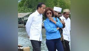 FaGtng's tweet photo. Bersuara lah.. #WeWantSUSI 
Laut harus dijaga @susipudjiastuti , perempuan yg tidak terikat Parpol.TIDAK punya kepentingan pribadi dan golongan.

Jangan biarkan Laut dikuasai curut magang ! #KabinetBaruSemangatBaru hanya semangat ngisi Pundi² Dana Politik 2024 . https://t.co/L5dVxqsGAO