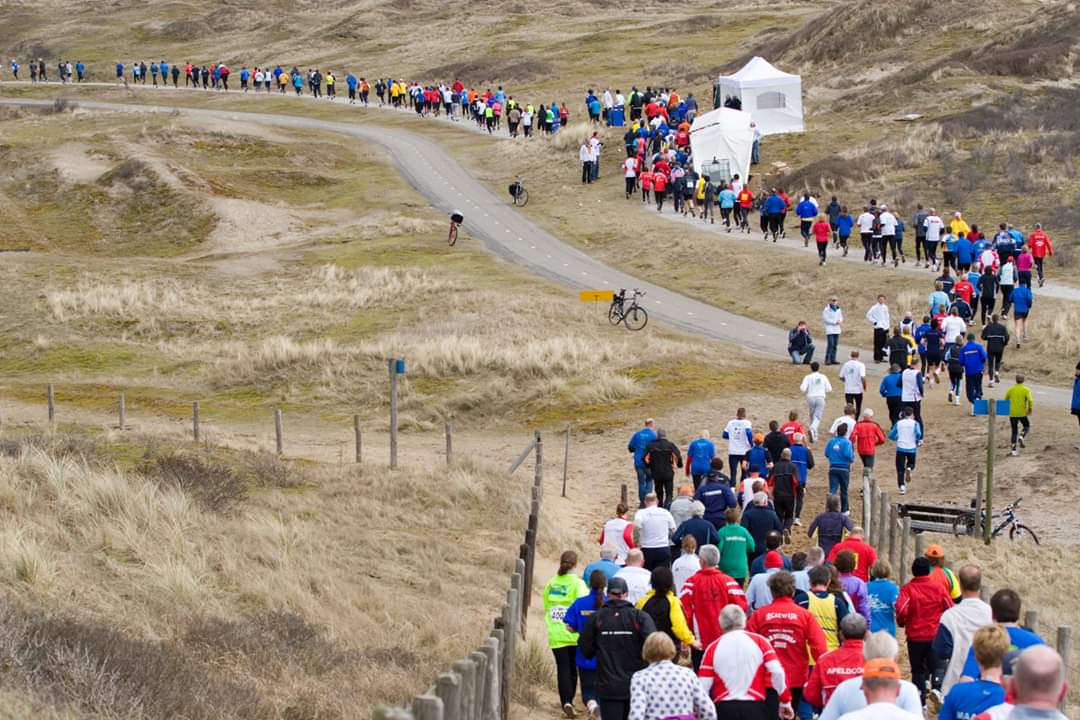 Sport_Welzijnsk's tweet image. Ben je lid van een sportvereniging? Of sport en/of beweeg je buitenshuis? Denk en praat mee over hoe we het sporten + bewegen in Katwijk nog beter kunnen maken! Kom op maandag 4 november 19.30–21.30 naar Sporthal Cleijn Duin. Meld je voor 25 okt aan via detoekomstvan@katwijk.nl