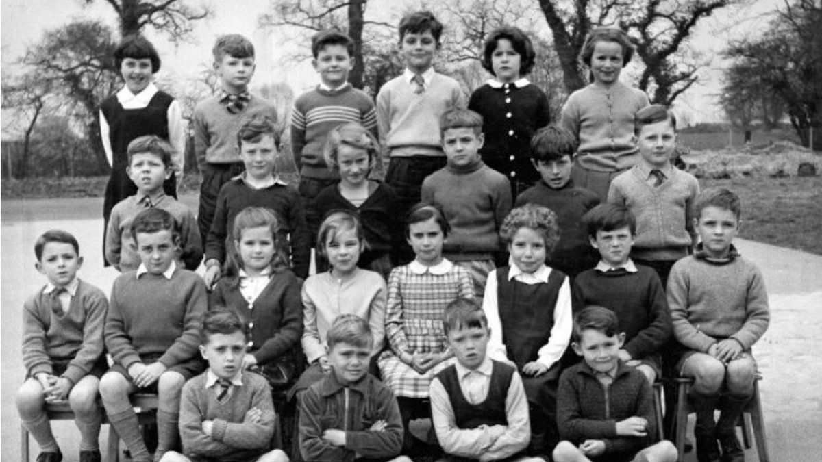 LongstantonLife's tweet photo. MEMORY LANE: School photo, but who, where and when? Can anyone help, please?

📸 LDHS via George Rainsford https://t.co/Mlz3r1hujE