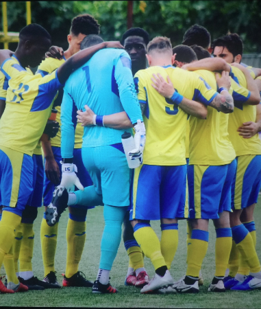 So much respect for my neighbour, Tom Loizou <a href="/Growler1Tom/">Tom Loizou</a> <a href="/HaringeyBoroFC/">Haringey Borough (C)</a> for standing firm in solidarity against #racisminfootball and for protecting his players #kickitout 🙏🏿

Unity in diversity.......