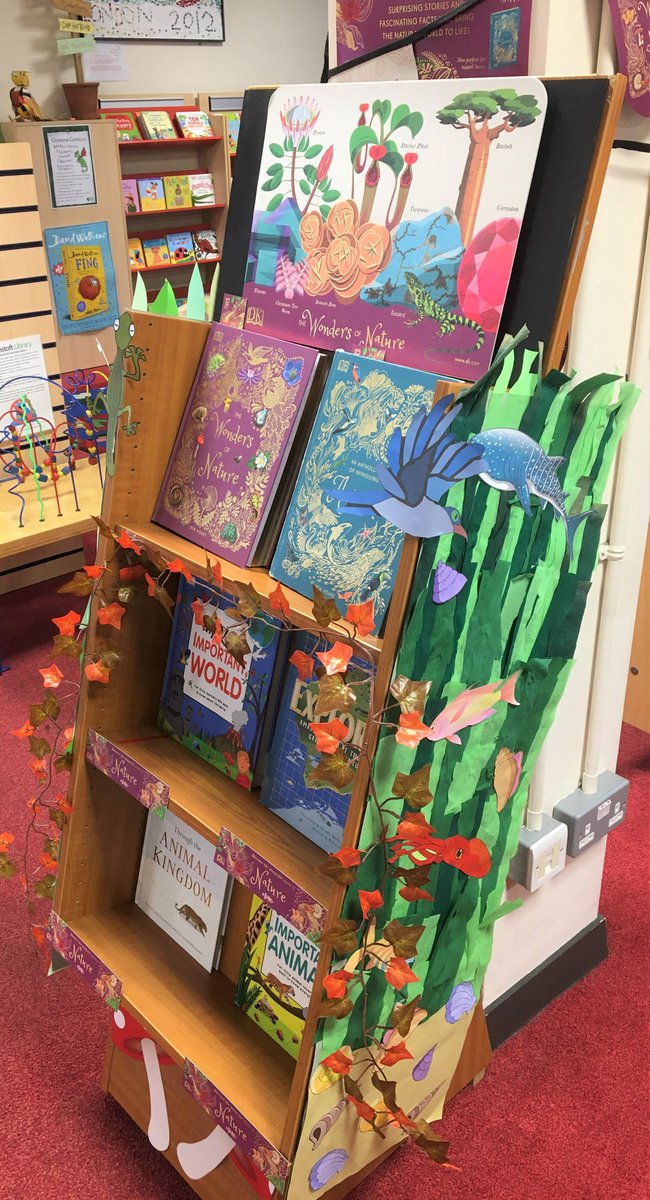 LowestoftLib's tweet image. Isn&apos;t nature wonderful! 🐍🦎🐞🦋🐝🐬🐊🦞🌳🍀🌾🌷 #wondersofnature @readingagency @dkbooks #lowestoftlibrary #lowestoft #library #libraries #librarydisplay #bookdisplay #nature #books