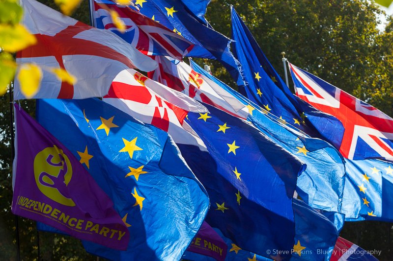 BlueflyPhoto's tweet photo. ES: Pro and anti-brexit protesters outside HoC today as PMs deal goes before parliament #Brexit #deal #borisjohnson #politics #government #leave #remain #europe #EU #UK
More images at: https://t.co/TOaQ1ayPam https://t.co/95CVDqDd1L