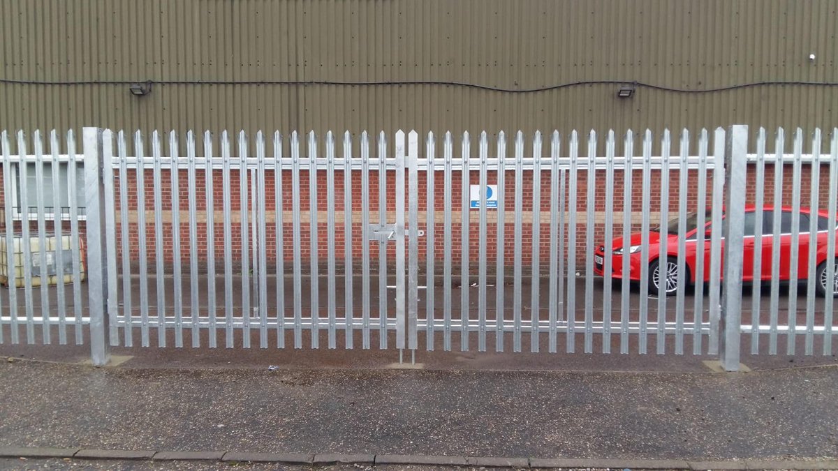 lemonfencing's tweet image. Triple Point Profence with security gates installed recently for Nash Tackle in Burnham. For our full range you can check our website where you can get prices, arrange quotes and place orders, or you can pop in store and see us. #lemonfencing #profence #gates