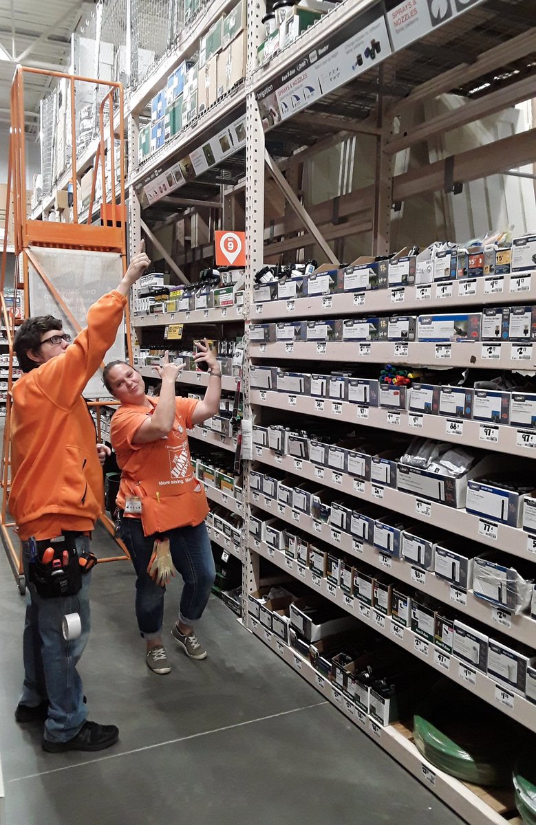 David89661's tweet image. Training  in the aisles #d198metpartnership #metvalues @JoelMBrownIdaho @caitlin_keon