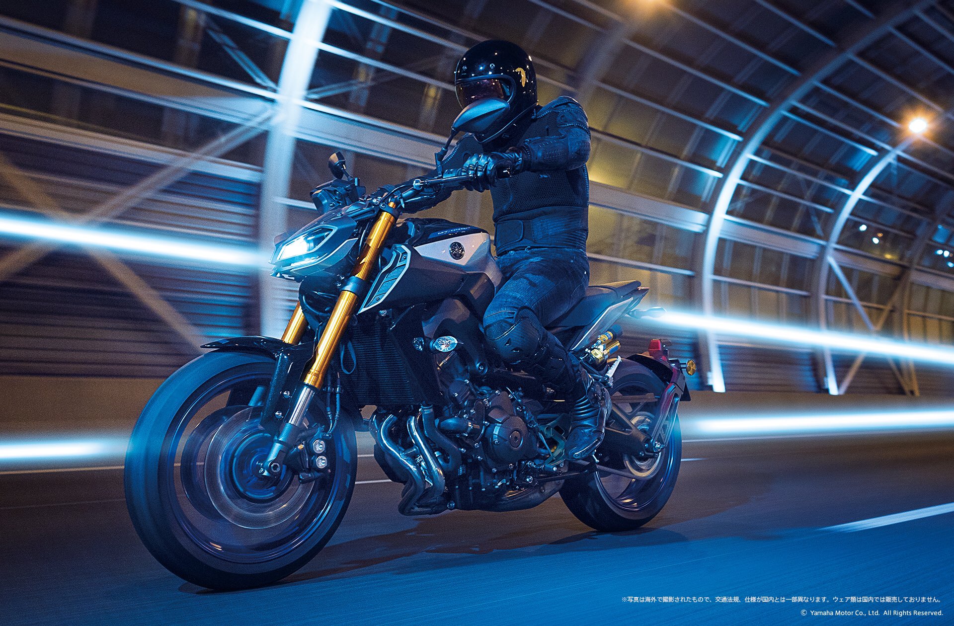 ヤマハ バイク ジョン ウィック パラベラム は 主演のキアヌ リーブスが魅せるキレ味鋭いアクションと独特の世界観の大ヒットシリーズ作品第三作 作品の中でバイクを自由自在に操る楽しさを追求したネイキッドスポーツ Mt 09 が登場しています