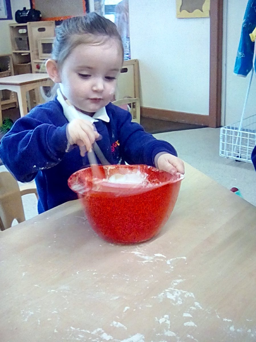 2_nursery's tweet photo. @springwellpark @2_nursery making potions #messytimes https://t.co/nWbVbIkbh9
