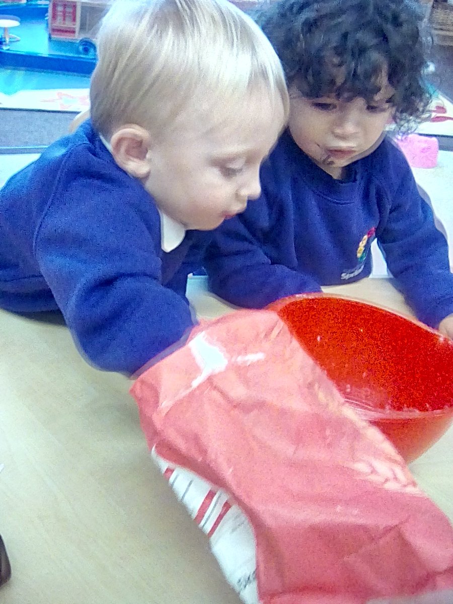 2_nursery's tweet photo. @springwellpark @2_nursery making potions #messytimes https://t.co/nWbVbIkbh9