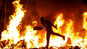 SaraHispania's tweet photo. Cuando atacan a nuestra querida #GuardiaCivil #PoliciaNacional : Están atacando a España, al Estado, la Constitución, el Orden, la Ley. ¡Nos están atacando a todos los españoles! @jucilnacional @JupolNacional @jusapol #MasMedios #MasEquipos  #ConlaGCPN💚💙🇪🇸 #EquiparacionYa https://t.co/tZpe7NteMe