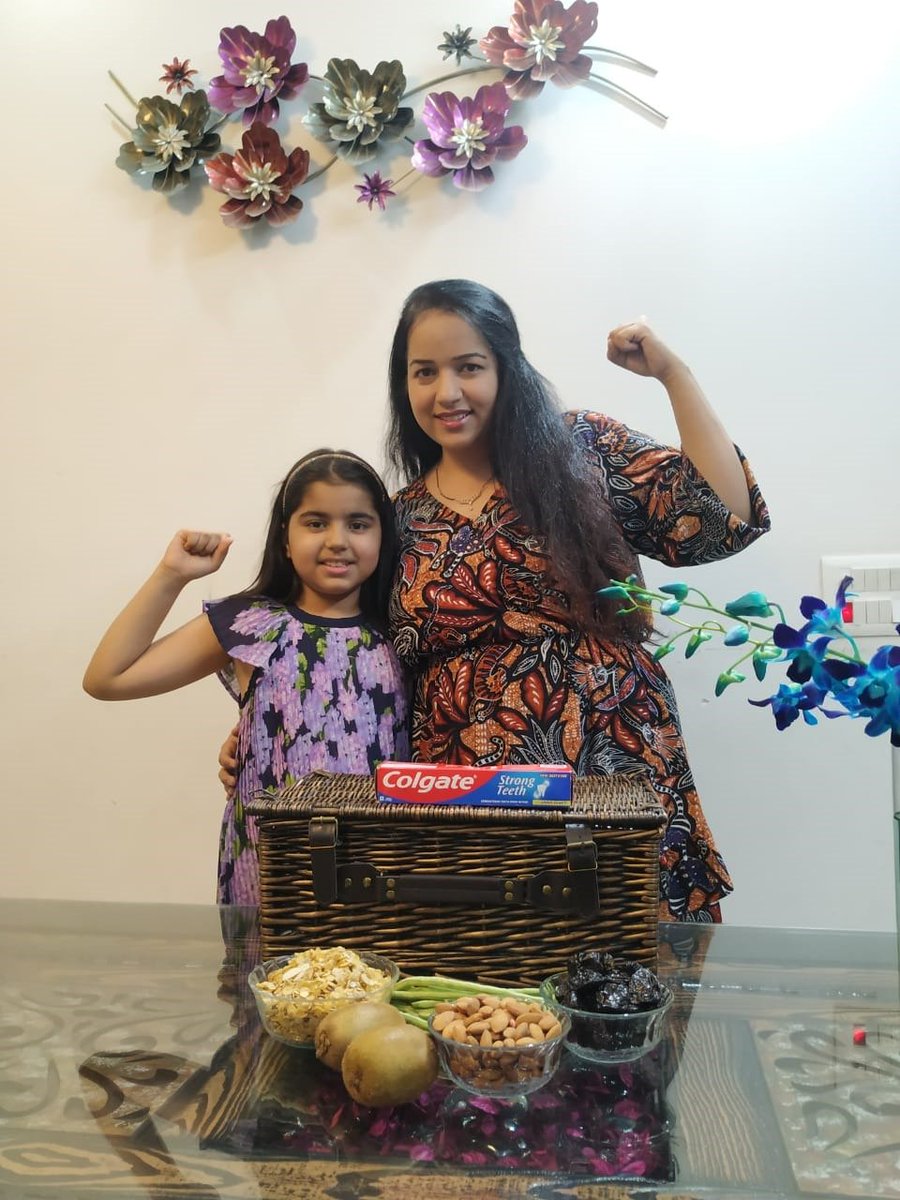 Themommytale's tweet photo. Love this hamper with various Calcium rich products and the new Colgate Strong Teeth with Amino Shakti,gives 4x strengthening power. Tell me what you do for your kids’ oral health and stand a chance to win a hamper. #ColgateForStrongTeeth #StrongTeethForBetterHealth @colgateindia https://t.co/NczwX4iIez