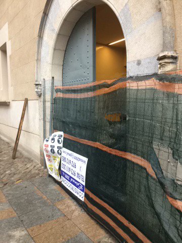 sepc_udg's tweet photo. Bon dia! ☀ Les estudiants hem dormit molt bé dins la @univgirona i seguim fortes, bloquejant els accessos dels tres campus:

⛔ Montilivi
⛔ Campus Centre (per 1a vegada a la història)
⛔ Barri Vell

@RectorUdG estigui a l'alçada del moment històric i faci un pas endavant! https://t.co/vdDAbgg7kb