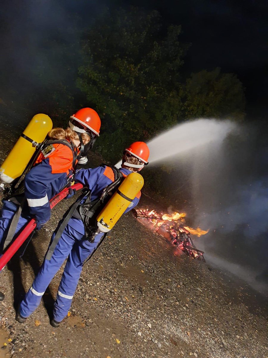 FW_Stierstadt's tweet photo. #Jugendfeuerwehr
#24Std Berufsfeuerwehr-Tag 2019 vom 19.-20.10.2019
Fotos: L. Hieronymi https://t.co/SfVbDNUcys