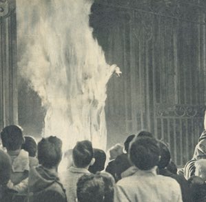 あきと בטוויטר フェイクニュースじゃなくてホントにあった 1951年フランスでのサンタさん火刑事件 それをみてビビった 若き日のレヴィ ストロースが書いた小論文 火あぶりにされたサンタクロース T Co Rfr74t5fnu 中沢新一 が新想定で再出版 火あぶり