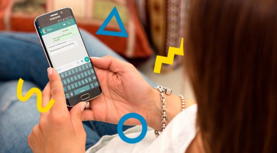 AndaluciaVuela's tweet photo. 📱 #WhatsApp ha cambiado nuestra manera de comunicarnos y es una herramienta rápida, fácil y gratuita. Pero también puede suponer un riesgo para los #menores.

¿Sabes cómo proteger a tus hijos? Aquí tienes algunos consejos: https://t.co/QHj8Q2SLoU https://t.co/j9gAwuogiw