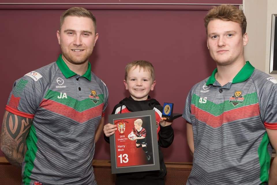 Cougarmania's tweet photo. Both @JordanAitch and @alfieseeley were guests at last night's @AlbionRLFC Under 6s awards event.

The two are pictured here alongside one of the young Albion players, and who knows, maybe a future Cougar, Harry Muir. #CDQ #OurTownOurTeam https://t.co/gLynxCta9z