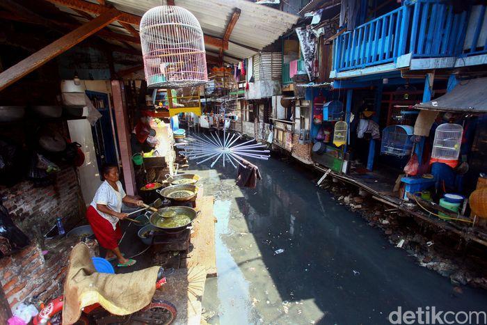 detikfinance's tweet photo. #Foto Kemiskinan jadi problem yang terus dicari solusinya dalam masyarakat. Meski tidak mudah, upaya untuk mengentaskan kemiskinan bukan tak mungkin untuk dilakukan. https://t.co/mzPcUHdqQW
#Kemiskinan 
--
Foto: Rifkianto Nugroho/detikcom https://t.co/9Q9McCNbO9