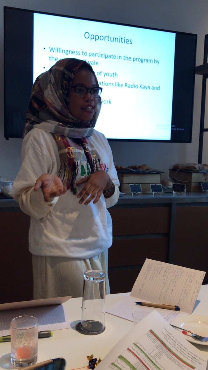 Costarica17's tweet photo. This young leader inspires me a lot. Zani making her presentation now on the MWF2020 outreach @WashFellowship @nimakassim @Annette37119760 @USAmbKenya @USAmbKenya https://t.co/YbjyZwqvo5