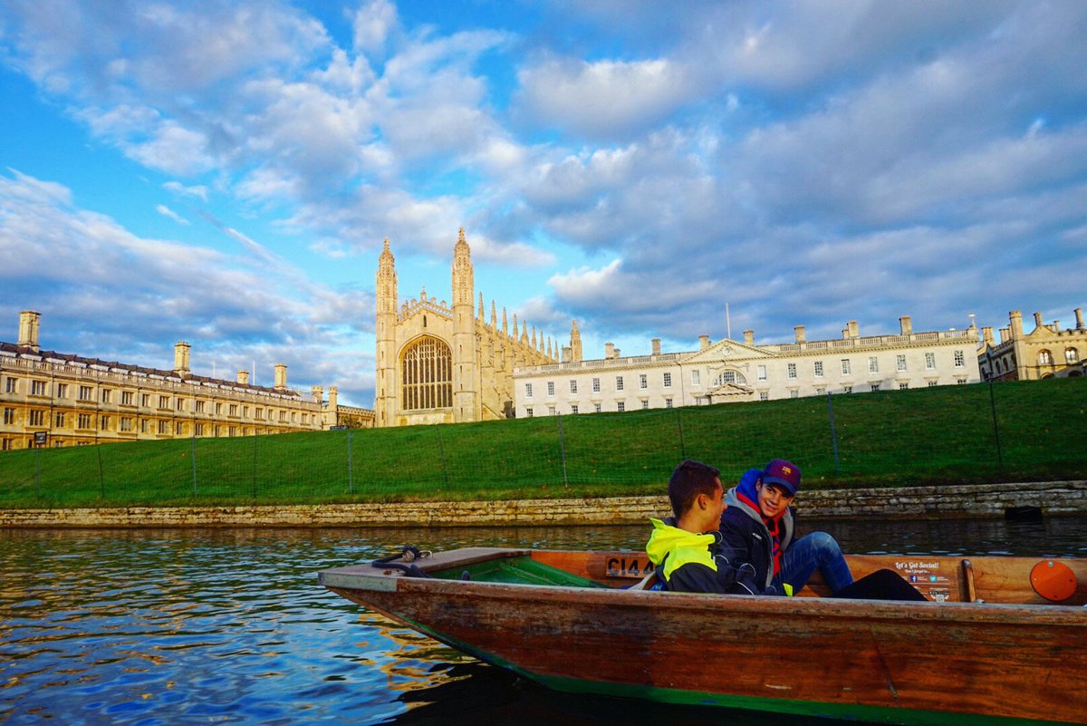 letsgopunting's tweet photo. Last Saturday looked like this...😍
#kingscollege #kingscollegechapel #clouds #october #autumnvibes #letsgopunting #lovepunting #rivercam #wearecambridgeshire #igerscambridge #cambridgelittlegems #autumn #autumnalshots #travelphotography #genuinebritain #gloriousbritain #cbgtown https://t.co/rJkJPf7fGO