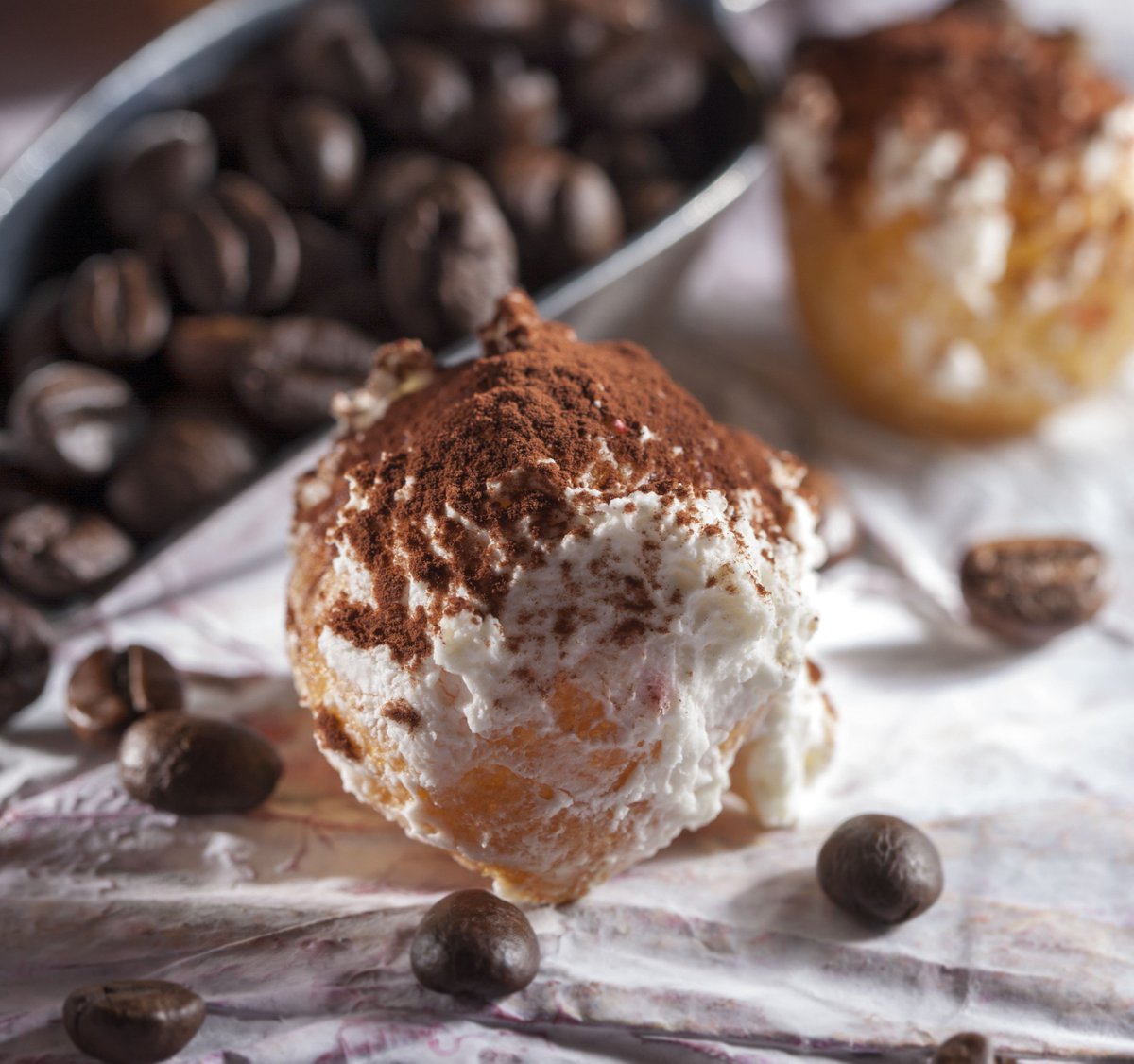 El mundo está lleno de sabores y José Fernández, nuestro maestro pastelero, ha reunido los más emblemáticos en nuestra nueva colección de buñuelos. En <a href="/Senior50_/">Senior 50</a> ya la han probado. ¿Y tú? 😉
ow.ly/AujZ50wQWIR
#buñuelos #repostería #Madrid