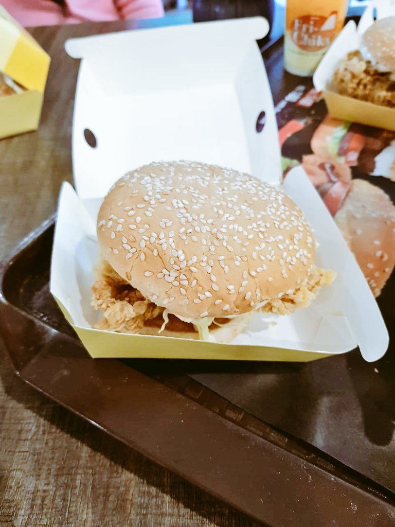 ayleeshaan's tweet photo. Hope it acts as epitizer for ur lunch.
#FriChicks https://t.co/lNfJMW9iQh