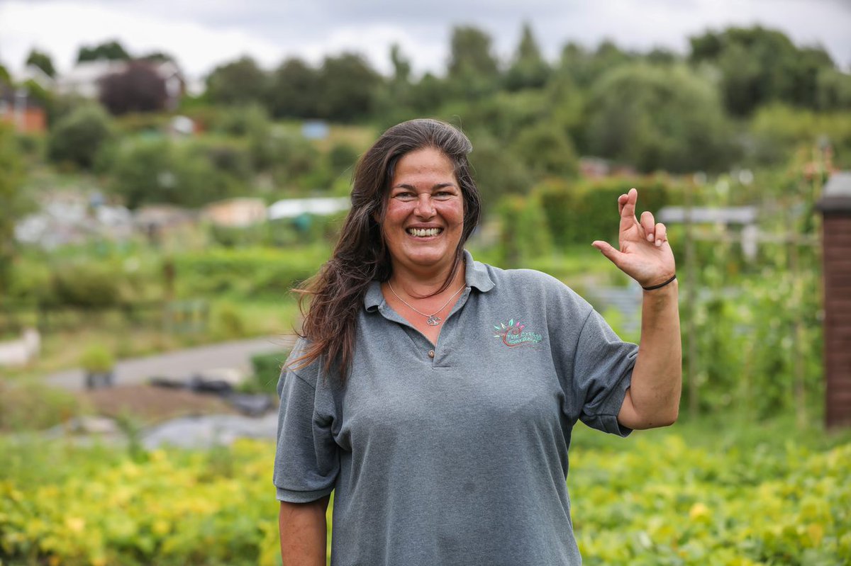 We've declared Tuesday 29 October cross finger selfie day! 😉

Join us &amp; 1,000s of people across the UK &amp; post a crossed finger selfie to celebrate #NationalLottery25 &amp; say thanks to National Lottery players, next week. 🤞🤳

Learn more about this event 👉tnlcommunityfund.org.uk/25