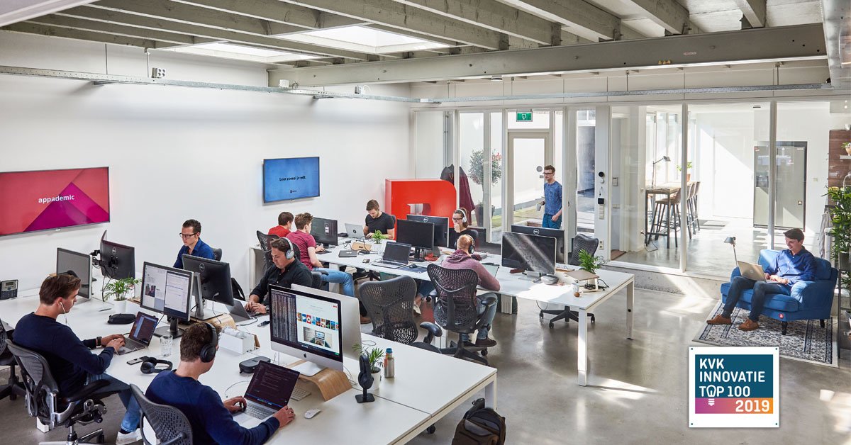 Blij met de KVK Innovatie Top 100 publieksprijsprijs. Jeff van der Laan <a href="/BUKUnl/">bulun</a> vertelt <a href="/noordblog/">noordz</a> dat de “reuring” van het winnen van de prijs perfect is, zeker nu ze op punt staan om BUKU naar een aantal Afrikaanse landen te brengen. #innotop bit.ly/2Ouljum