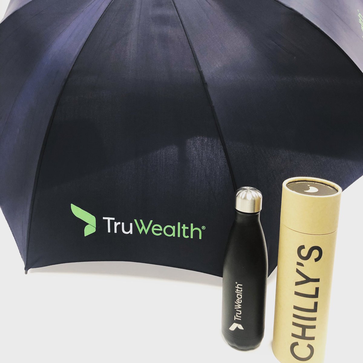 Delighted to announce my sponsorship with <a href="/_TruWealth/">Tru Wealth</a>

To celebrate we are giving away a <a href="/Chillysbottles/">Chilly's</a> and a Tru Wealth Umbrella! 

To win click on the link below to my Instagram and follow the instructions

instagram.com/p/B36ktGZH7P4/…