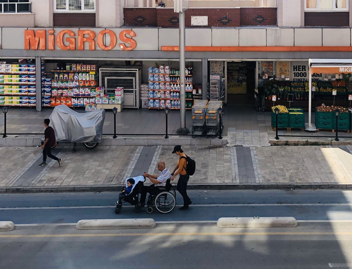 Az önce böyle bir hayat geçti önümden