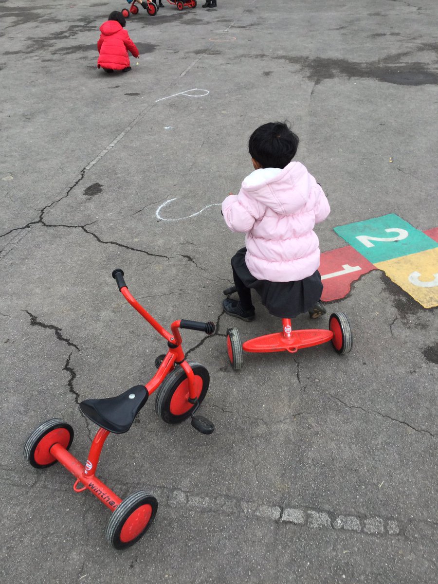 hillviewprimary's tweet image. Yesterday afternoon Reception Class developed their gross motor skills whilst practising their sound recognition for phonics. As they rode over each letter on the playground they said the sound aloud. #eyfsphonics #earlyyears #eyfsphysicaldevelopment