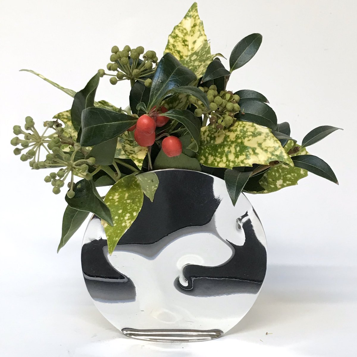 fleurgrenier's tweet photo. I have been making my #flowvases for a while now with several variations being made through the years it’s the simplicity of this design that I like and the reflections it creates. Thought I would share the process of how it’s made using my #flypress https://t.co/X6FxwR5GOC