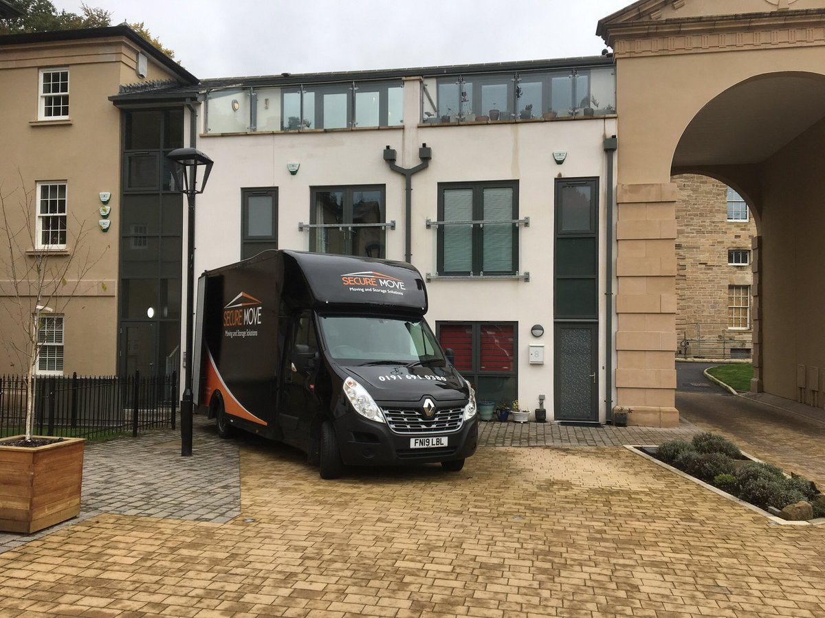NeilFellows3's tweet photo. @SecureMoveUK Relocating another #Sunderlandafc professional footballer to #Hullcityafc last week... https://t.co/m8wKtM6zKj