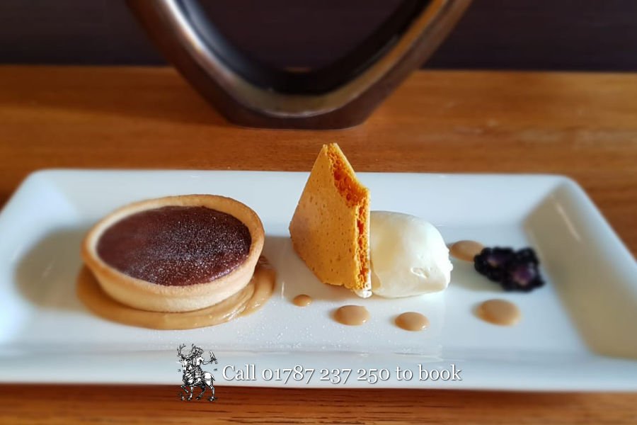 WhiteHart1505's tweet photo. Our Chocolate Fondant Tart with Chantilly Cream, Honeycomb and Salted Caramel Sauce #whitehartgtyeldham #essexrestaurant #suffolkrestaurant #finedining #dessert #lovechocolate #essexdining #suffolkdining https://t.co/BvLDkddan4