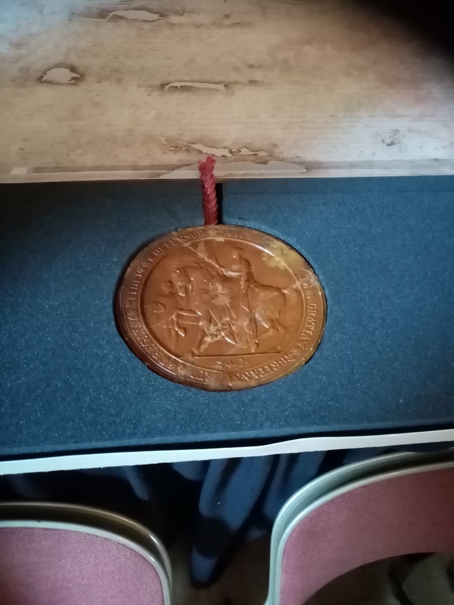 muhmdibneahmd's tweet photo. @BatleyPoets @kirkdemocracy @BatleyHistory @BatleySmile Pop down later to see these.
They're 150 years old and made #Batley into Borough.
#Batley150 https://t.co/EdkzXERTF5