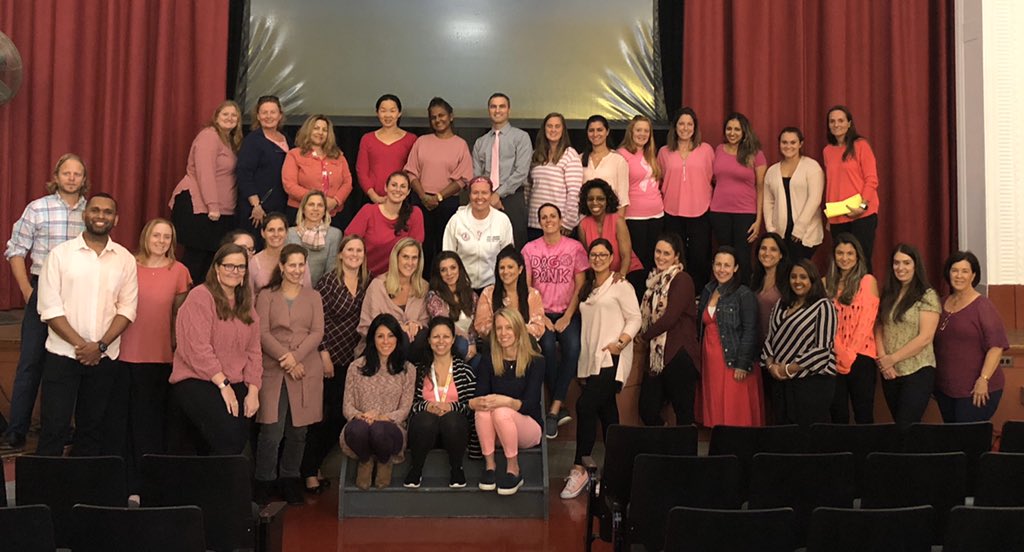 Deb38214988's tweet photo. PS121Q goes pink #uftgopink @UFT https://t.co/M1i7qf5AeS