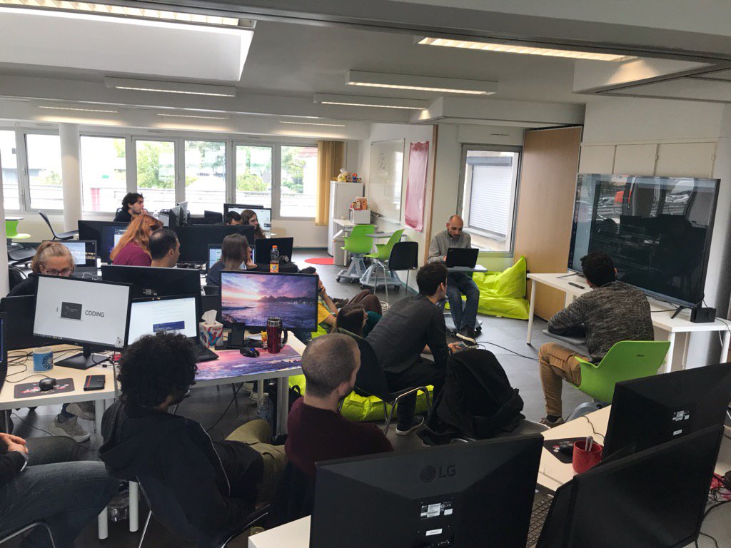 [NEWS] Ce matin à l'#ACSStrasbourg, séance de #LiveCoding avec notre super coach-formateur, Julien Dossmann !
👉 Confort et concentration pour une progression maximale des apprenants #webdev #learningToCode