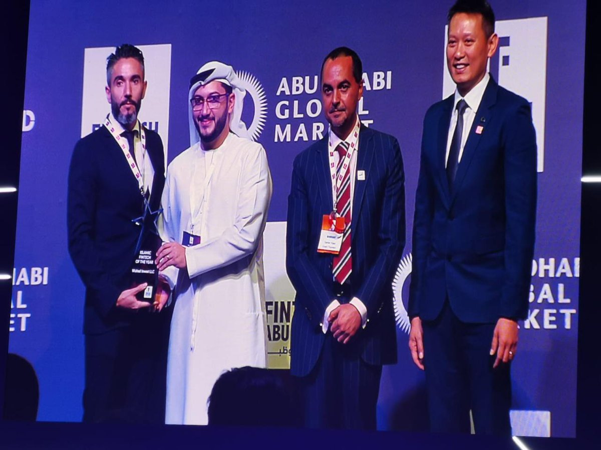 Islamic #fintech gains recognition during #FinTechAD as @GTUAE proudly sponsors and presents an award of the year by Samer Hijazi.