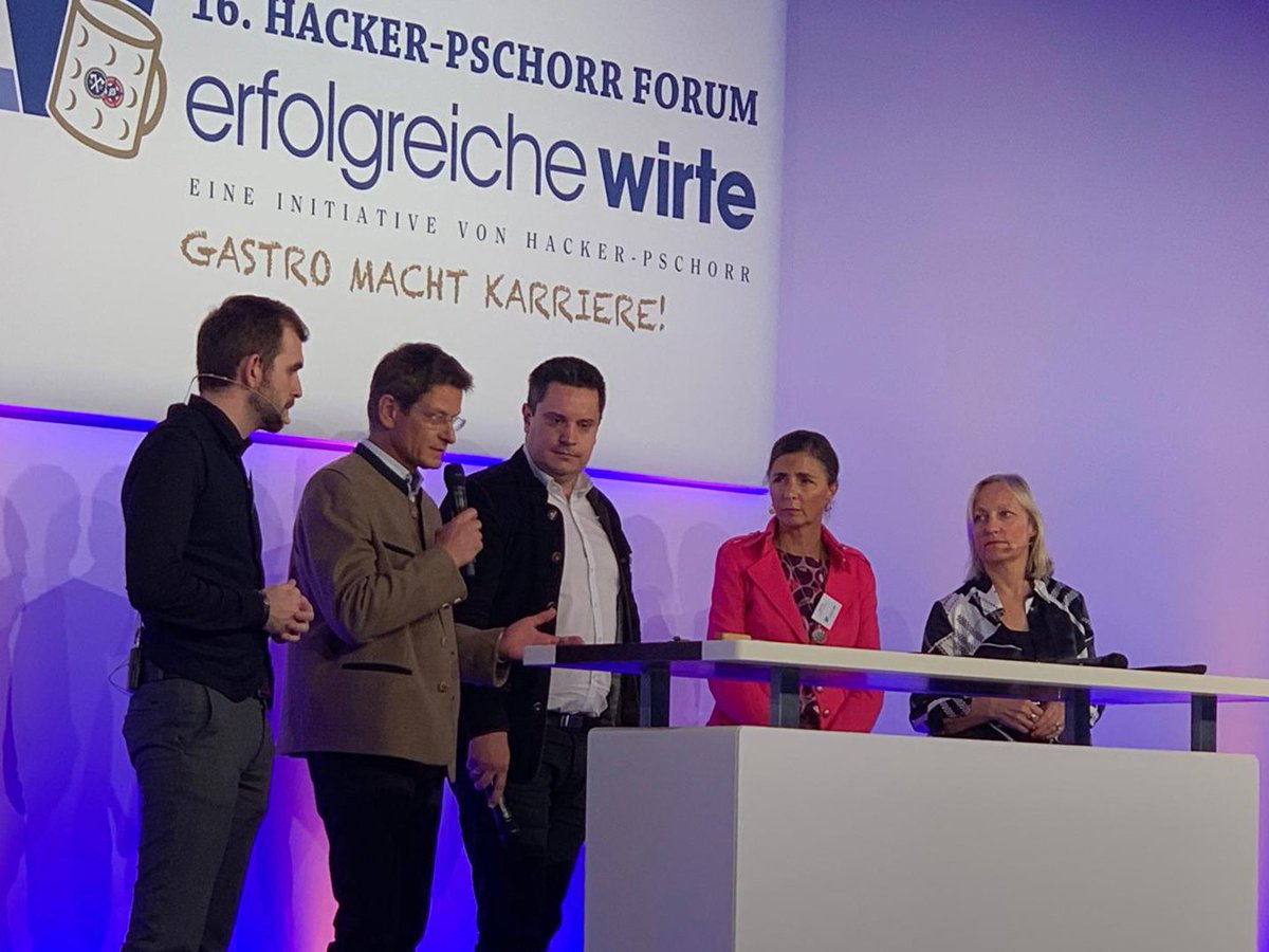 DerPschorr's tweet photo. Der Pschorr beim 16. Hacker-Pschorr #ForumErfolgreicheWirte ... Top Veranstaltung 👍 Mit am Start: unsere Duale Studentin Gastronomiemanagement Nele und die Auszubildenden Restaurantfachmänner Valentin und Ryan!

#DerPschorr #BayerischesWirtshaus #BayerischeKüche #regional https://t.co/pexpF9U33b