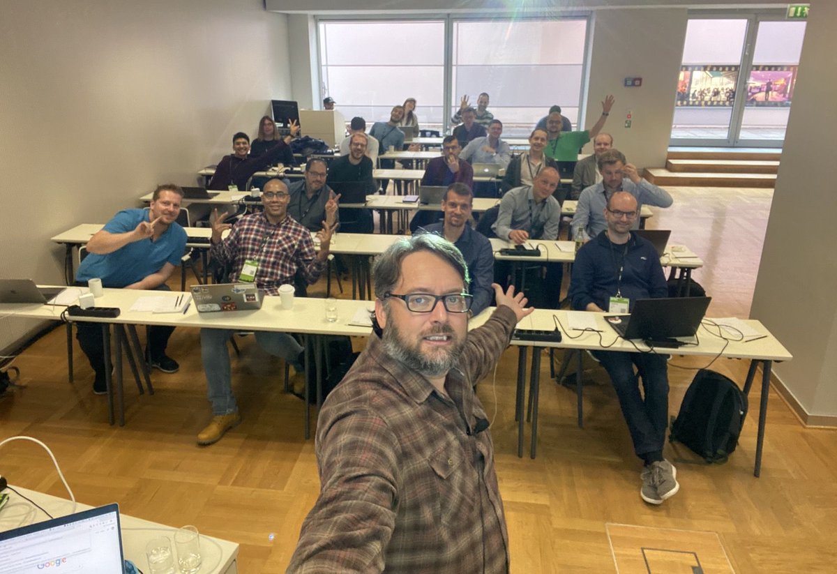 Thanks to everyone, and the students of my courses (on Udemy), who joined my Masterclass today at #GOTOber! #dockerselfie