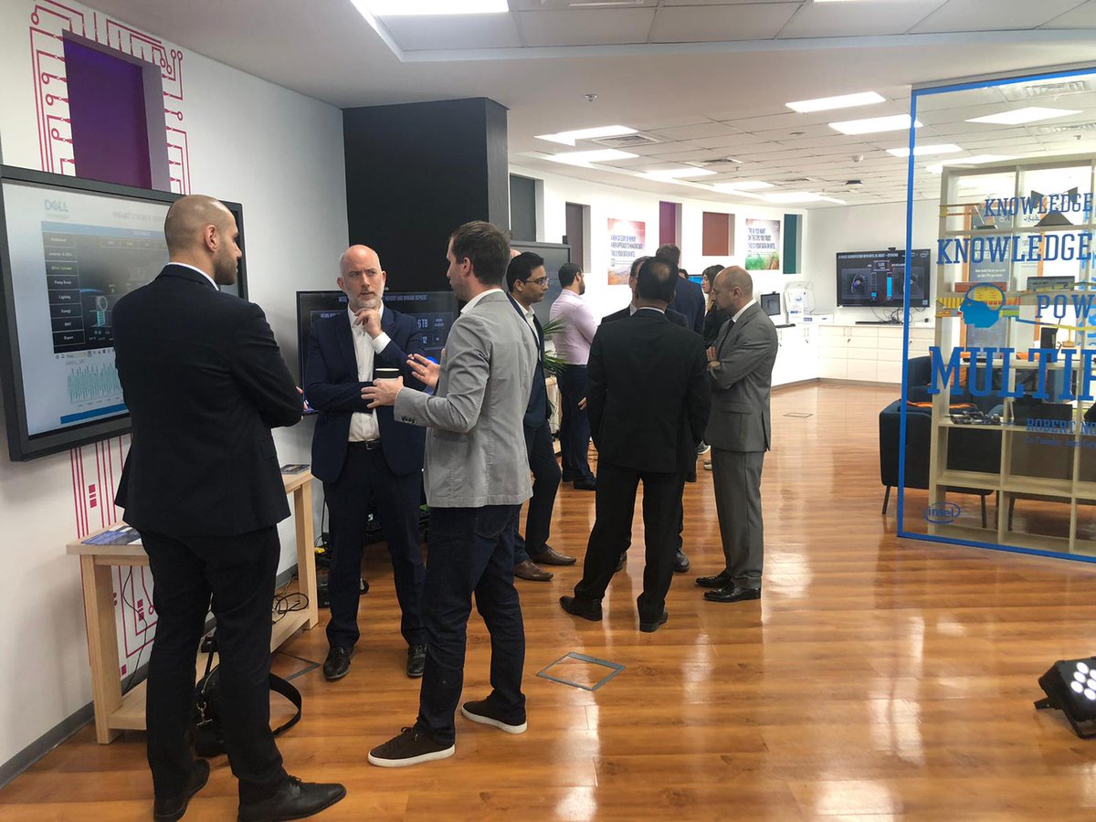 Dubai è il polo dell’innovazione e della tecnologia e oggi siamo orgogliosi di aver inaugurato l’“Intel Innovation Center” al #Dubai Technology Entrepreneur Campus. Un Innovation Lab che darà accesso alle ultime innovazioni #Intel per i servizi digitali più avanzati #UEA2021 #UEA