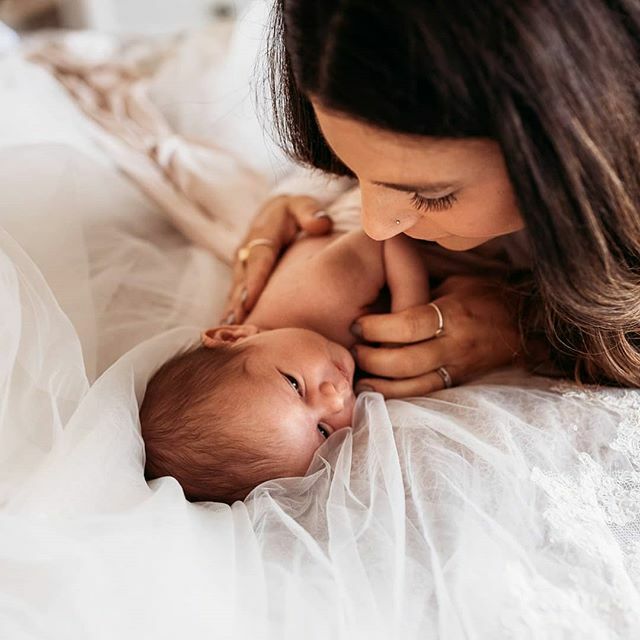 _roselouise_'s tweet photo. Mamahood round 2 (slash 3) 💕💕
.
What a fucking whirlwind! I don't know about those of you that are second/third/or more time mamas but I totally thought I'd know what I was doing &amp; things would be wayyy easier this time. News flash Rose, nothing, ever, is easy when it comes … https://t.co/jIIIfs38rm