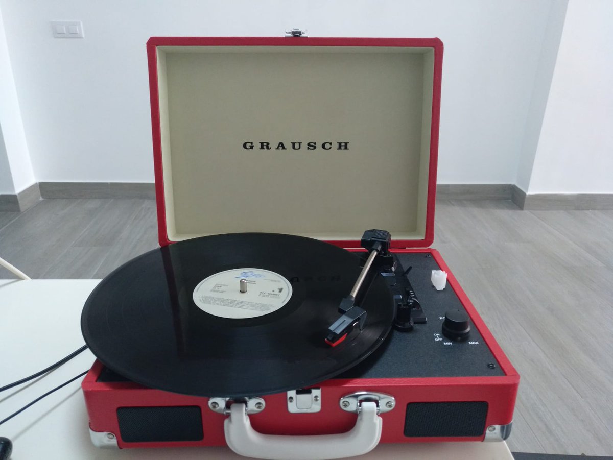 PicotaProducci1's tweet photo. El vinilo cuenta con una historia larga e interesante, ¿pero cuenta con un futuro?

#vinilo #musica #recuerdos #promocion #picotaproducciones https://t.co/t07Y3fdT2s